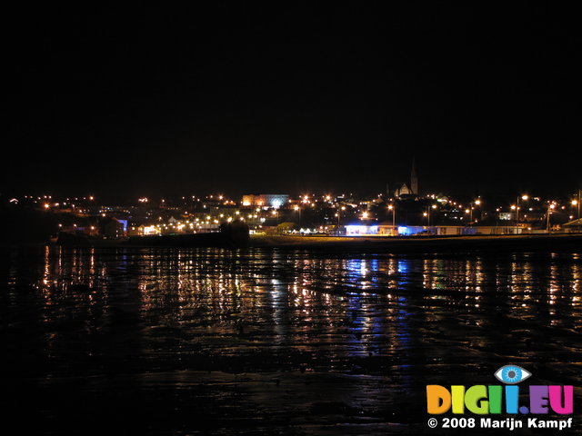 SX00793 Tramore promenade by night